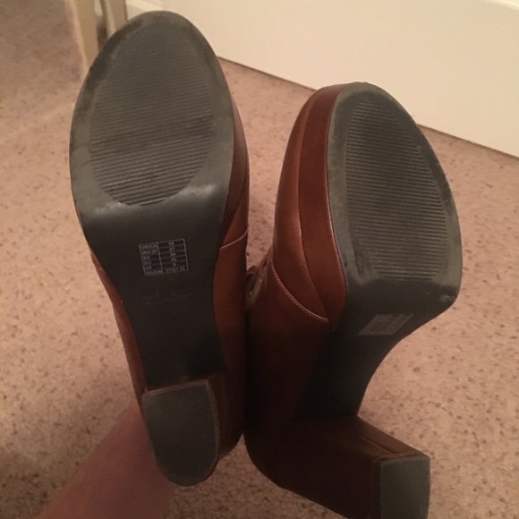 Light brown heeled boots - Picture 3 of 3